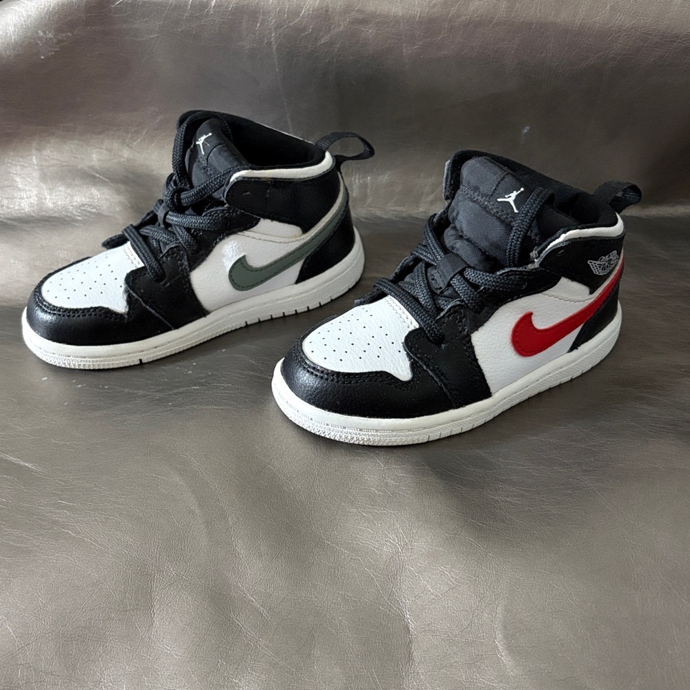 Jordan 1 Mid BT Black and White ‘crayon pack’  Sneakers Kids 8c Nike